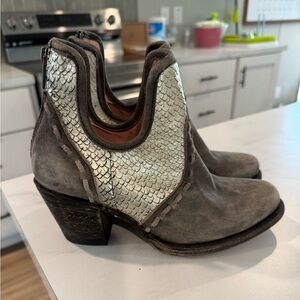 Miss Macie Hush your Mouth Grey Leather Ankle Booties size 6 women's.